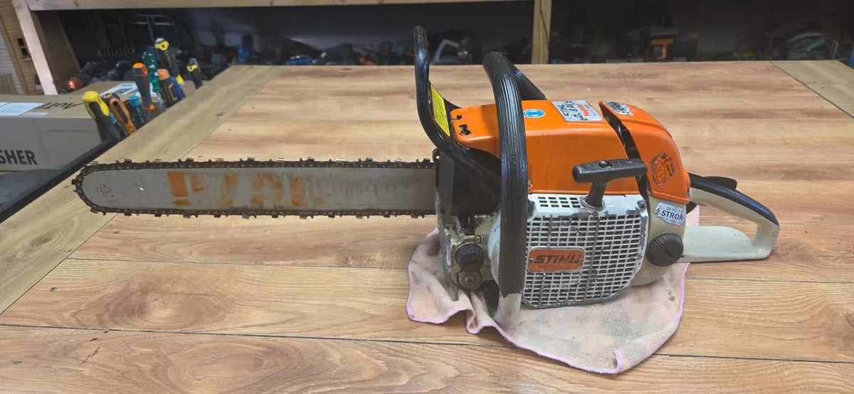 Old chainsaw - Image 3