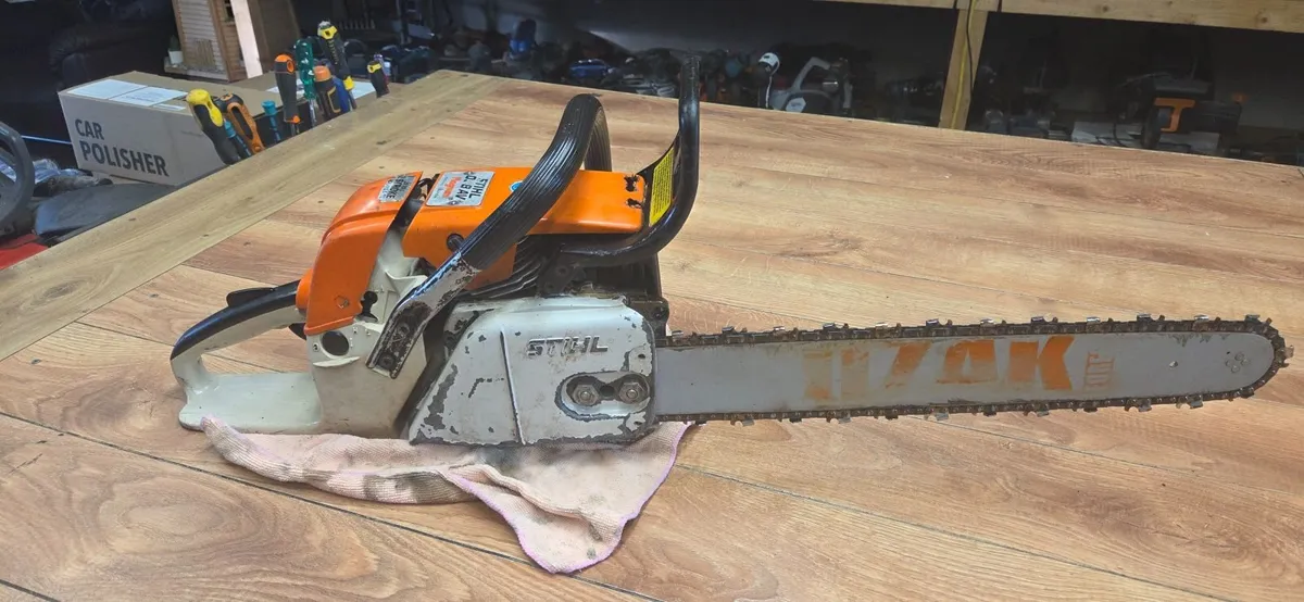Old chainsaw - Image 1