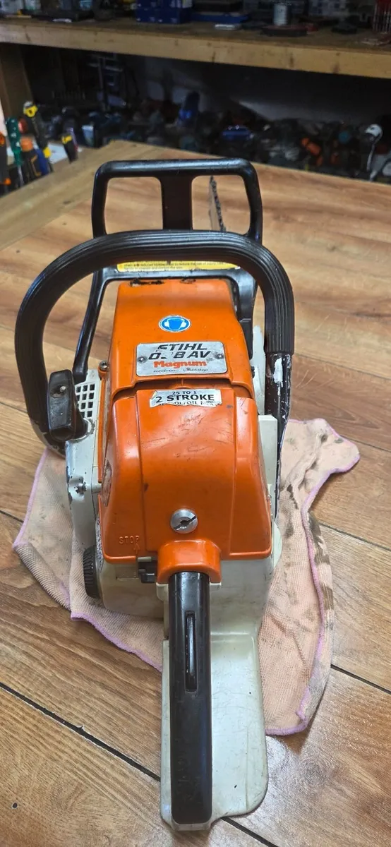 Old chainsaw - Image 4