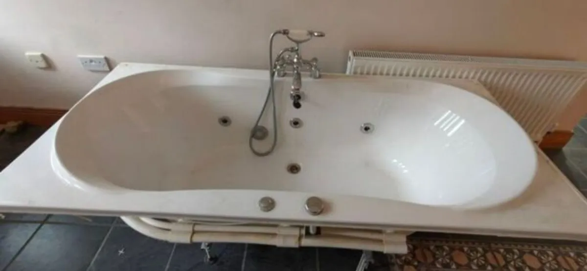 jacuzzi bath - Image 1