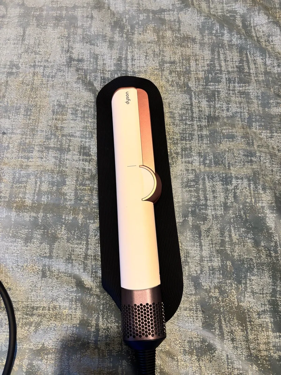 Dyson Airstrait - Image 1