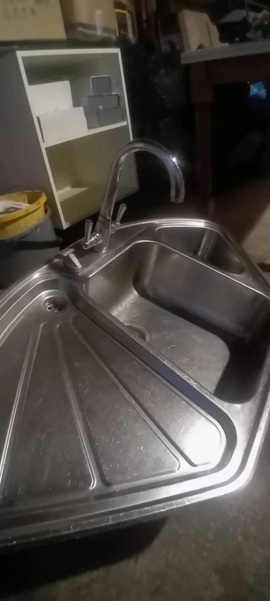Kitchen sink. - Image 2