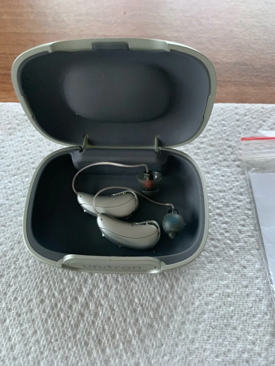 High quality Unitron Vivante hearing aid - Image 1