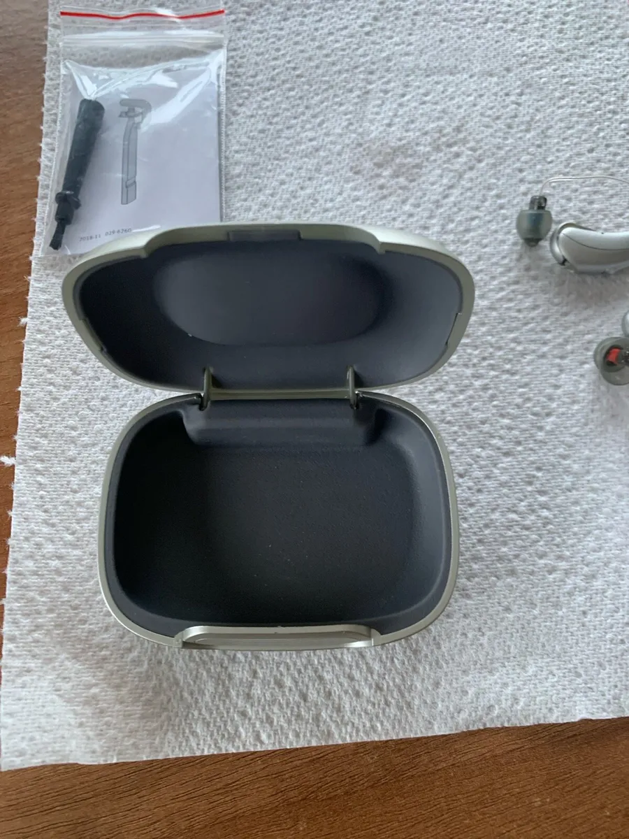 High quality Unitron Vivante hearing aid - Image 3