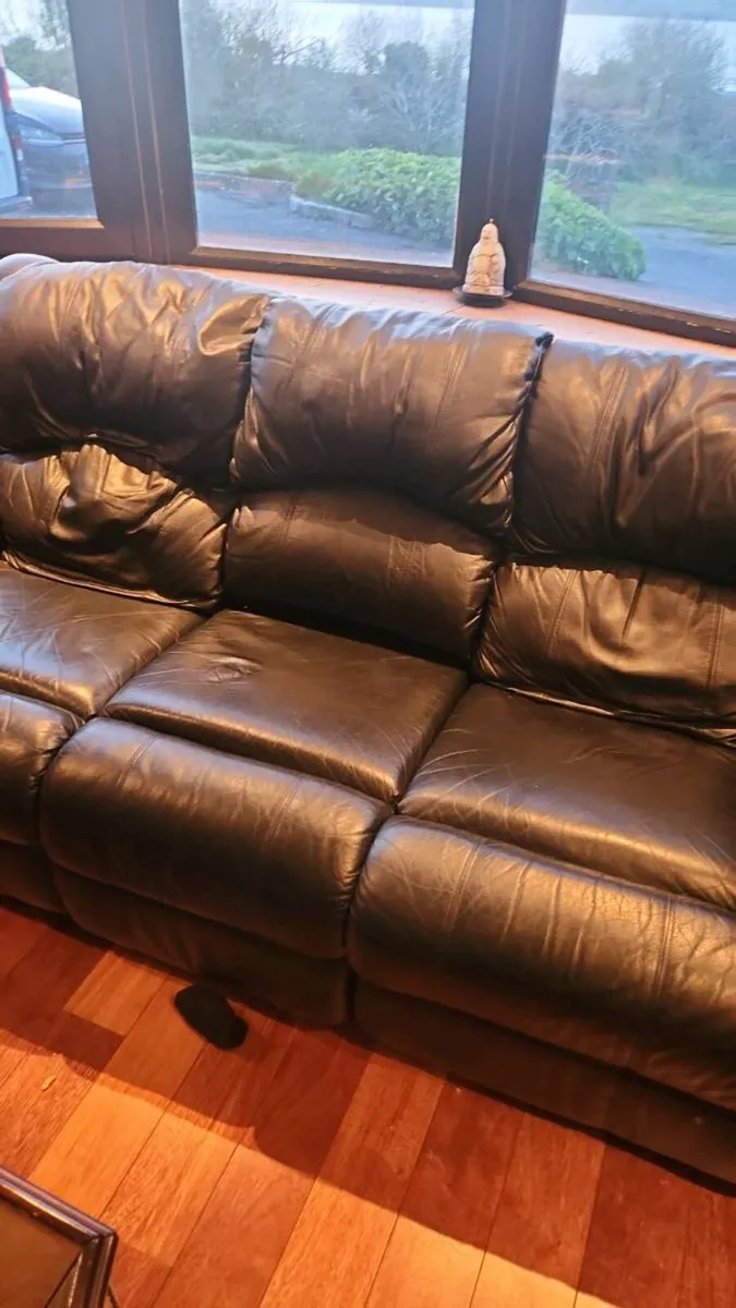Leather 3 seater couch - Image 2