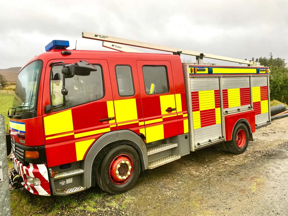 Mercedes-Benz Atego Fire Engine  2002 - Image 2