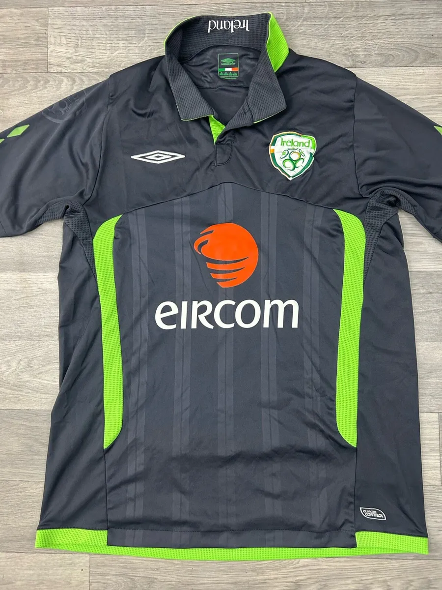 Vintage 2009 Umbro Ireland Third Jersey Mens M - Image 2