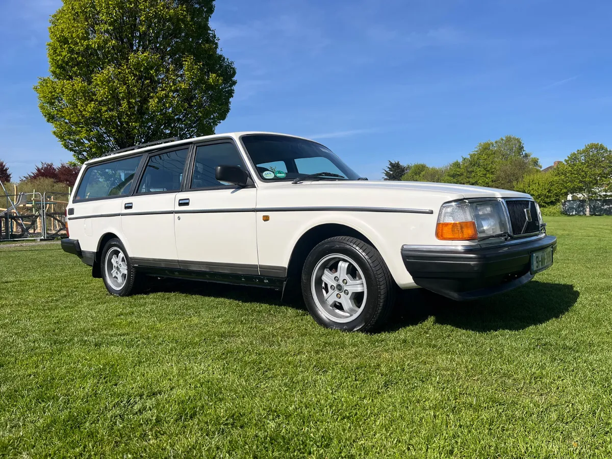 1991 Volvo 240 Estate 2.3 Auto  low miles - Image 1