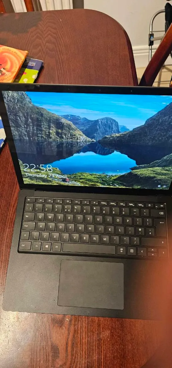 Microsoft Surface Laptop i5 256GB SSD - Image 1