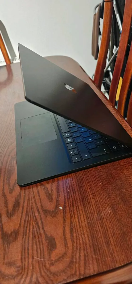Microsoft Surface Laptop i5 256GB SSD - Image 2