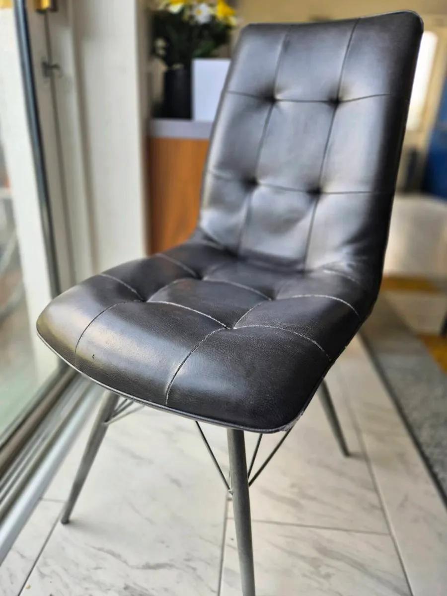 Dining chairs and bench - Image 1