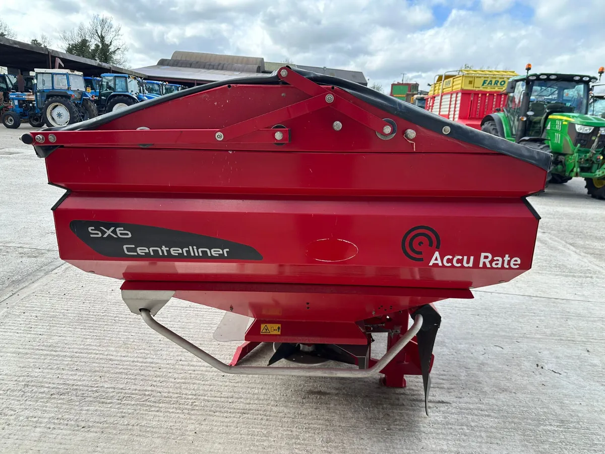 Teagle Centerliner SX6 fertilizer sower - Image 4