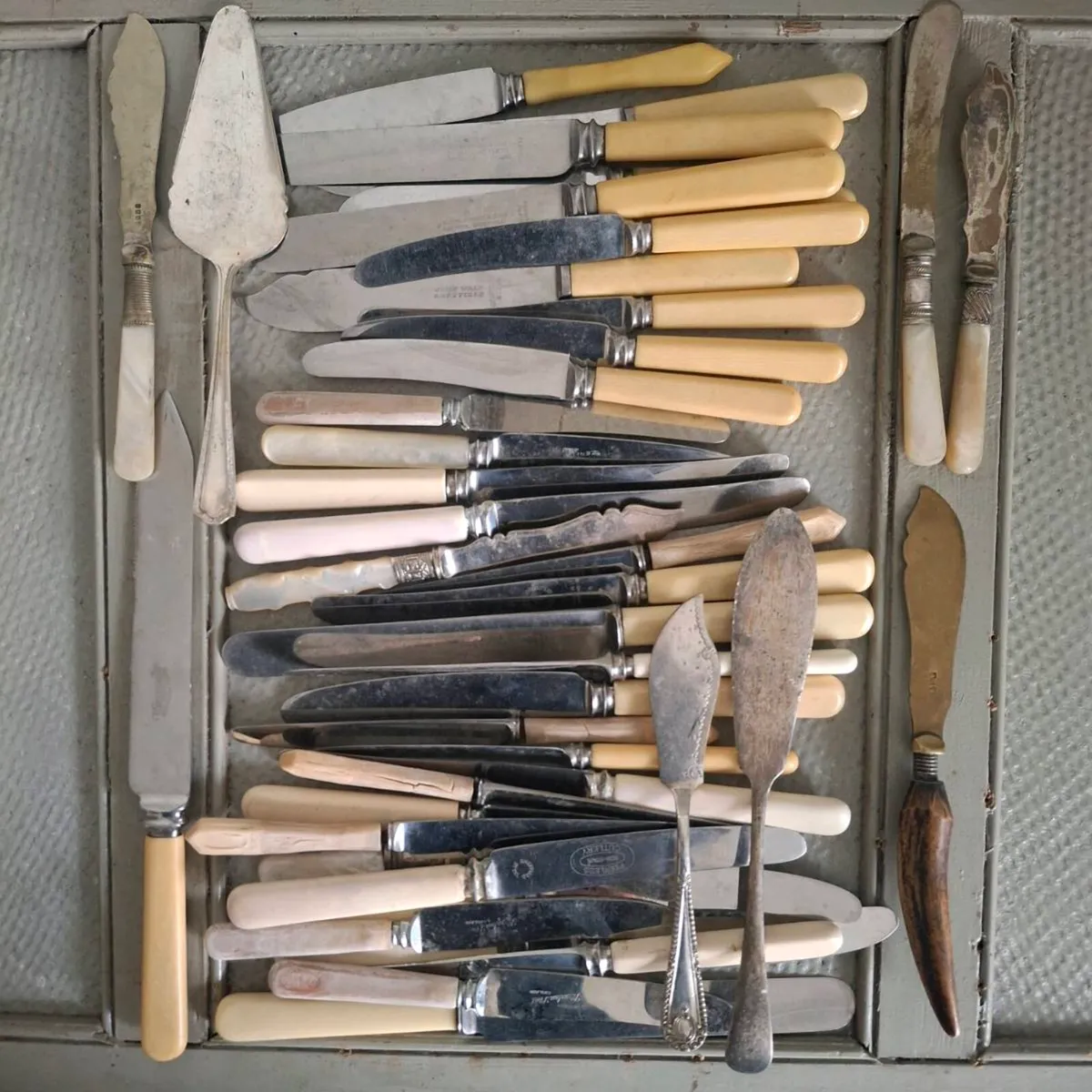 120 Piece Set of Vintage & Antique Cutlery - Image 2