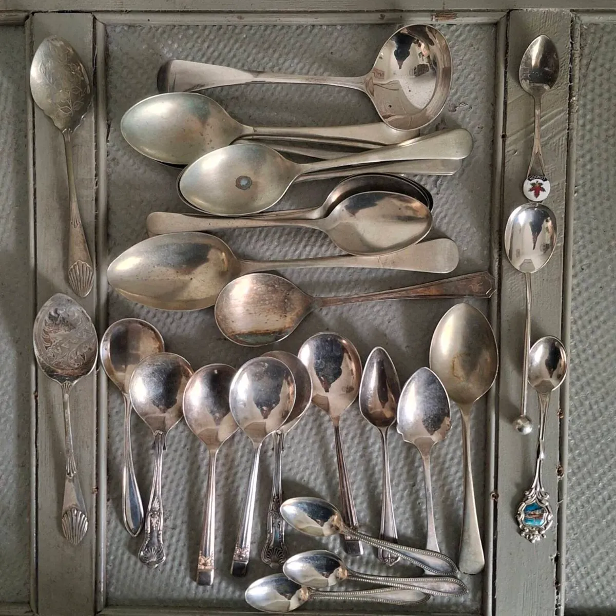 120 Piece Set of Vintage & Antique Cutlery - Image 3