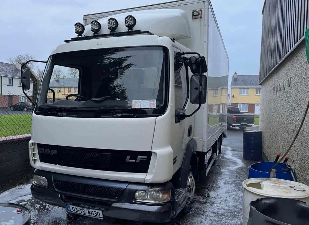 Enclosed car transporter. - Image 3