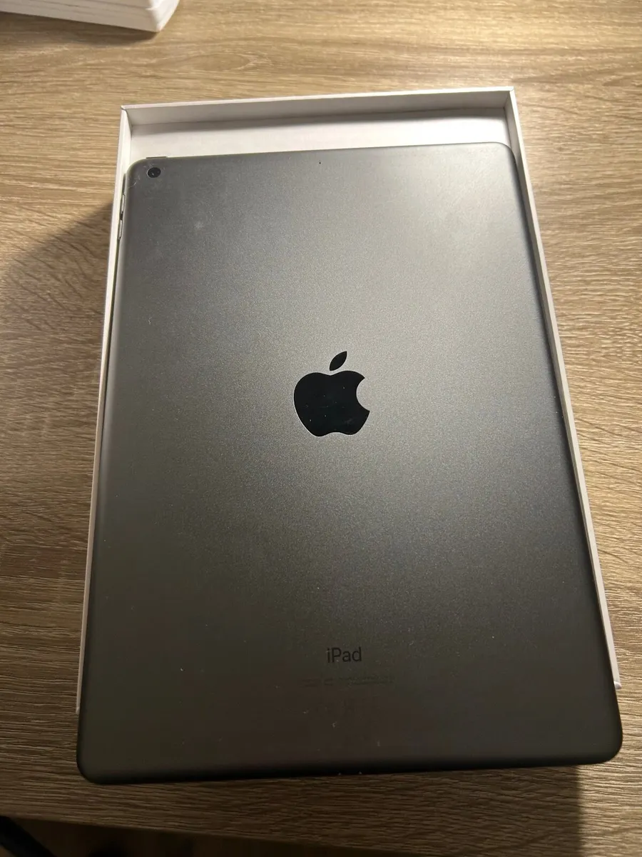 iPad 8th Gen 128 GB - Image 3