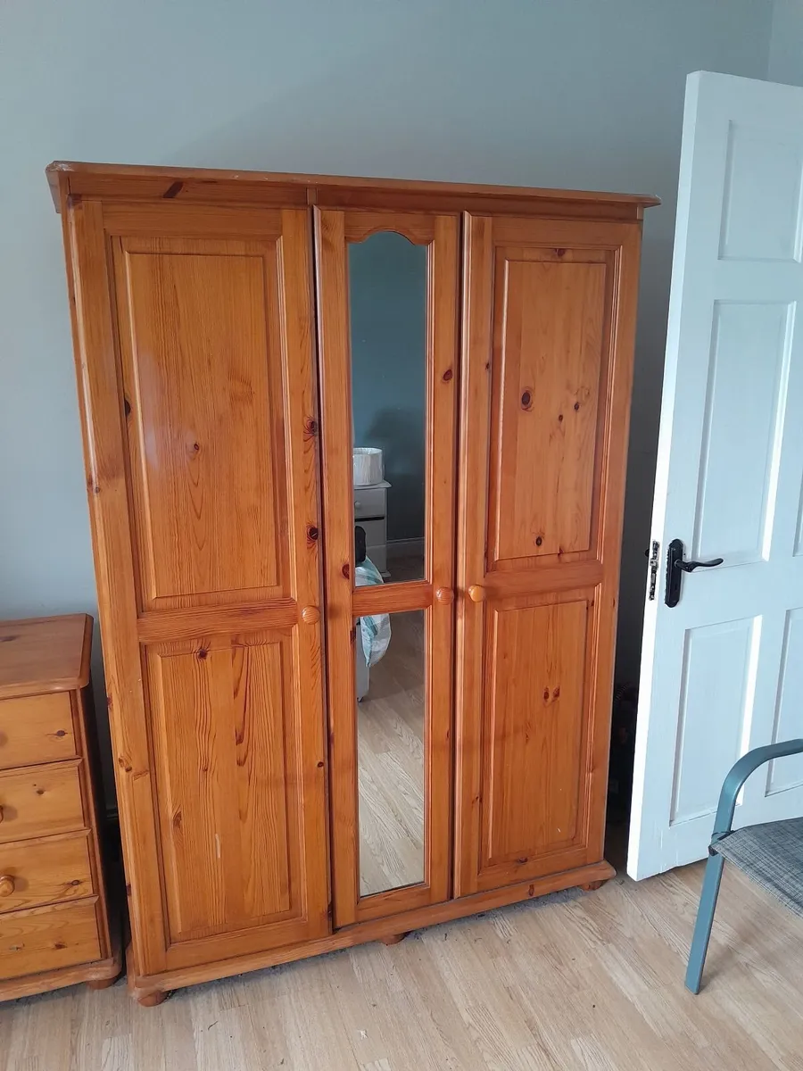 Bedroom furniture - Image 1