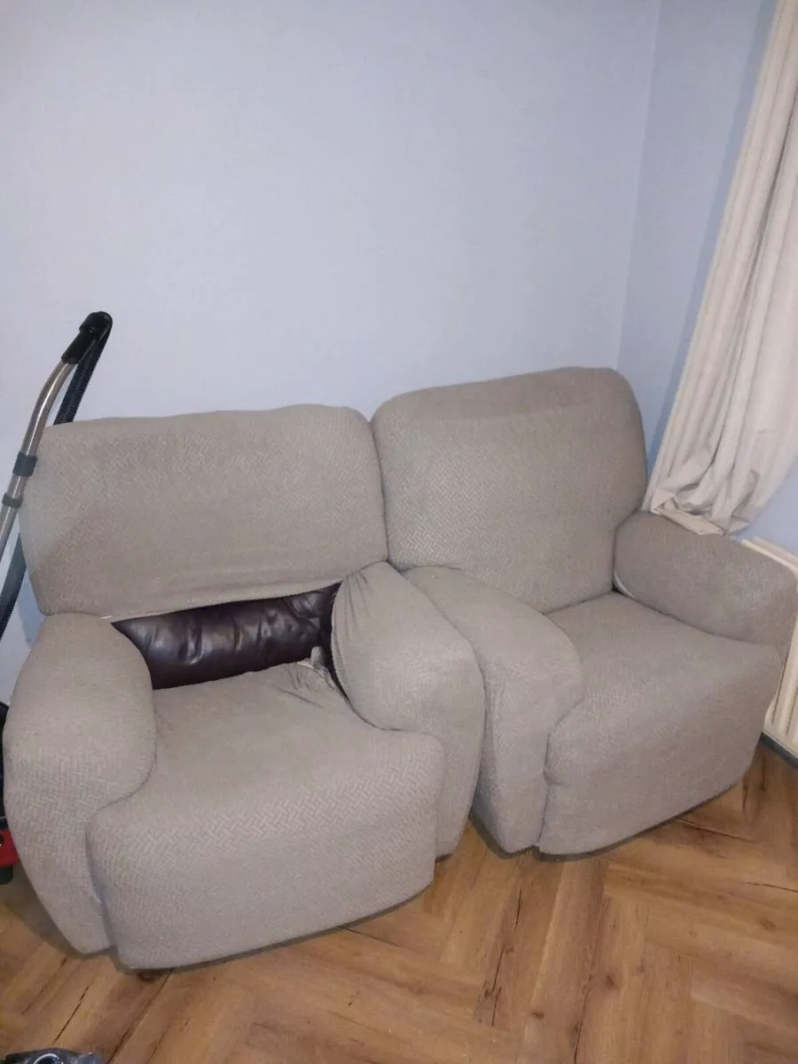 Free 3 piece leather suite - Image 3