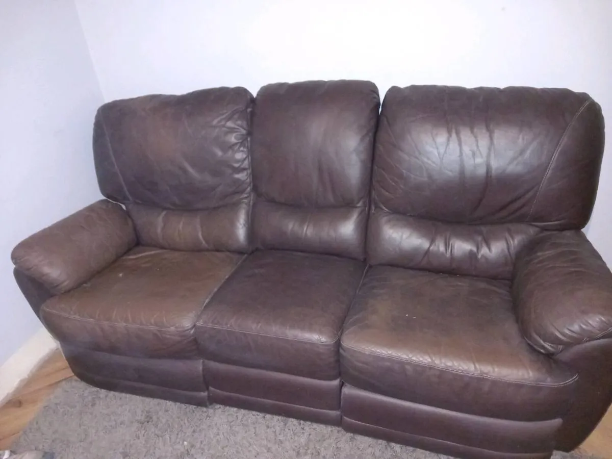 Free 3 piece leather suite - Image 4