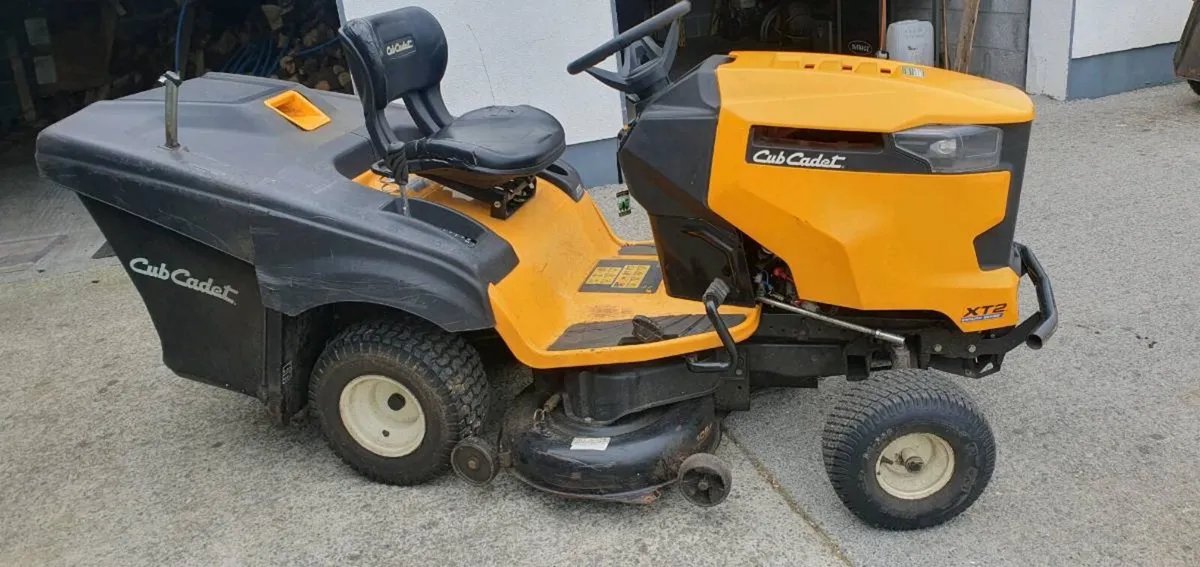 Cub Cadet XT2 Ride on lawnmower - Image 4