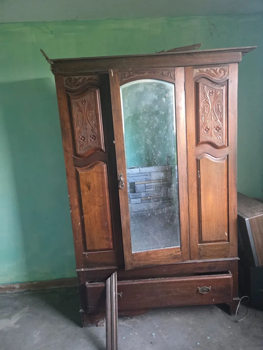 Antique wardrobe - Image 2