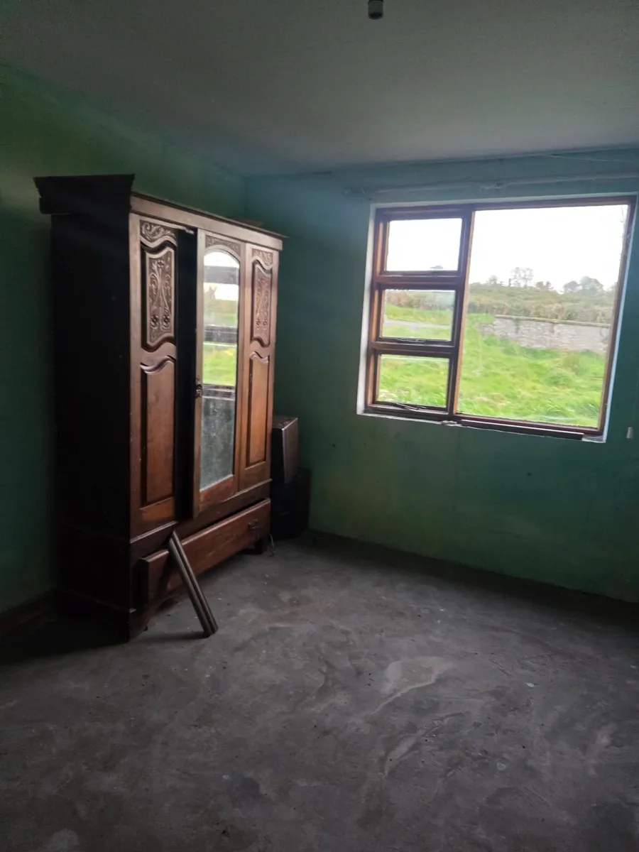 Antique wardrobe - Image 3