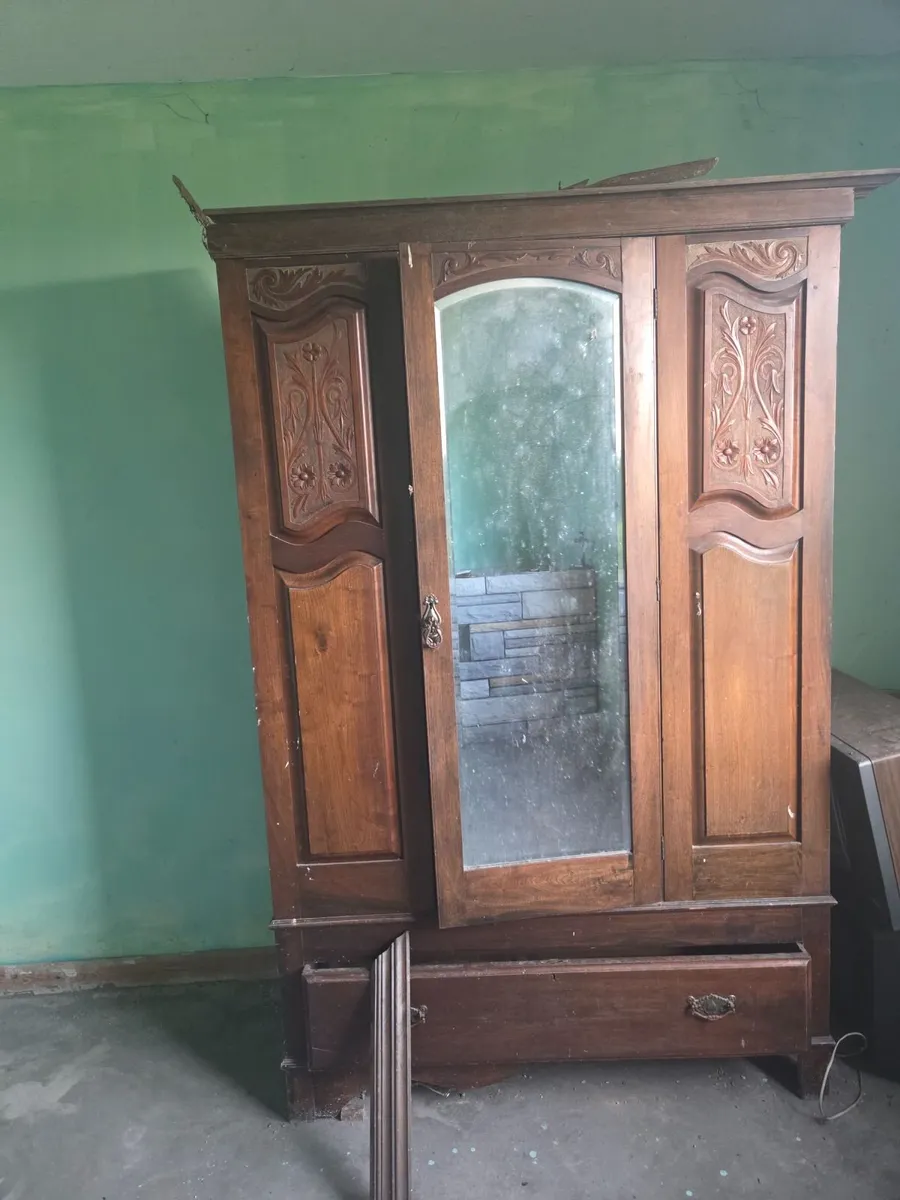 Antique wardrobe - Image 1