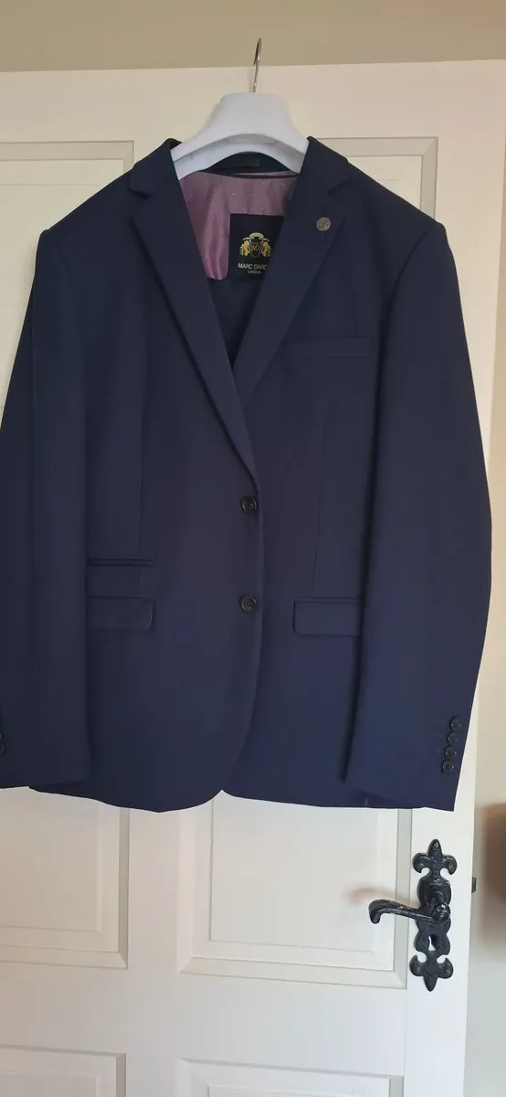 Mark Darcy mens suit - Image 1