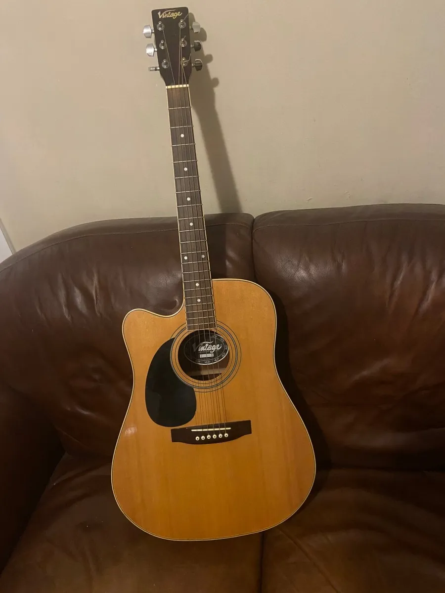 Left hand electro acoustic guitar - Image 1