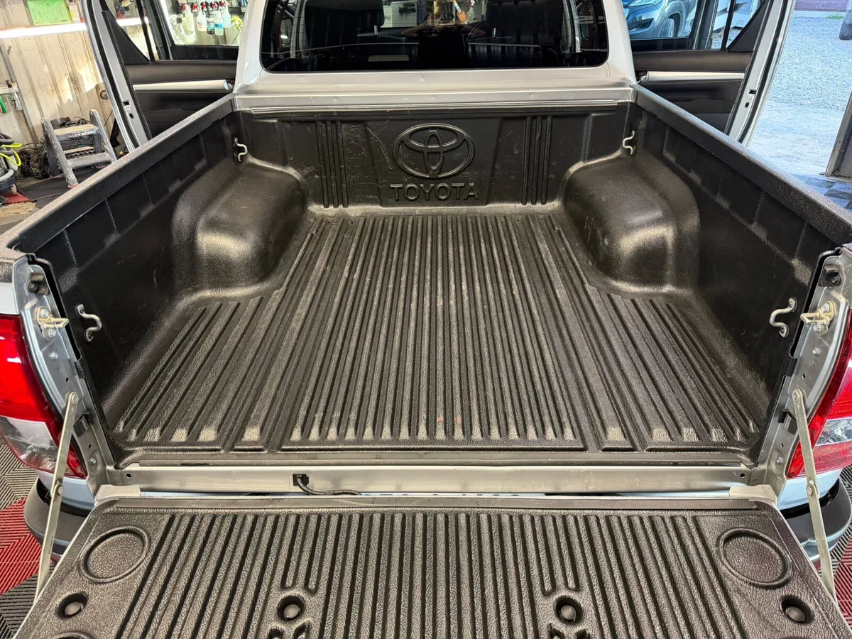 2025 252 Toyota Hilux 2025 N1 5 Seat Manual - Image 4