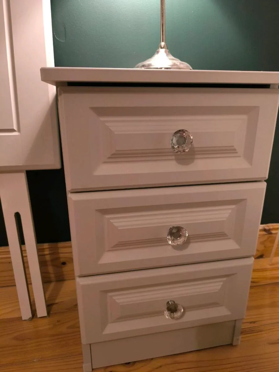 Bedroom furniture - Image 2