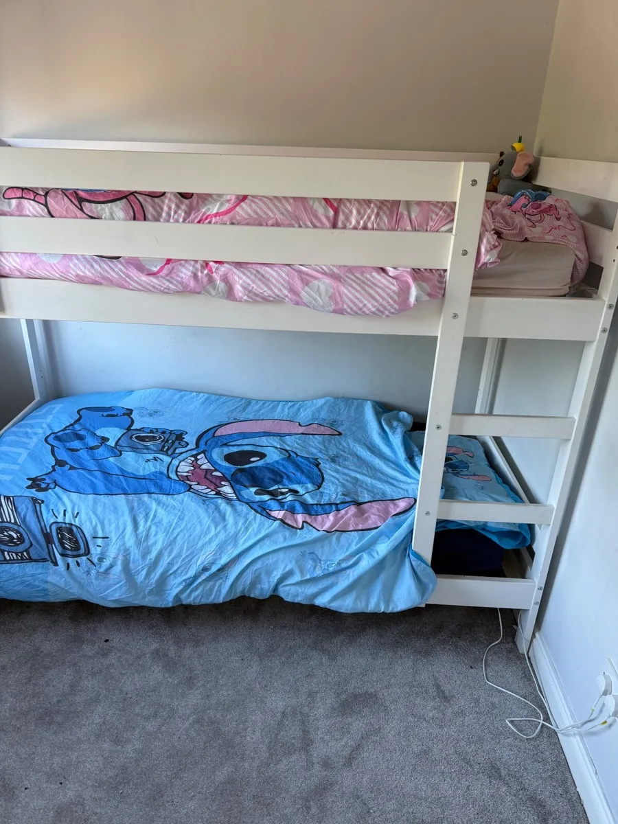 Sofas and bunk bed - Image 3