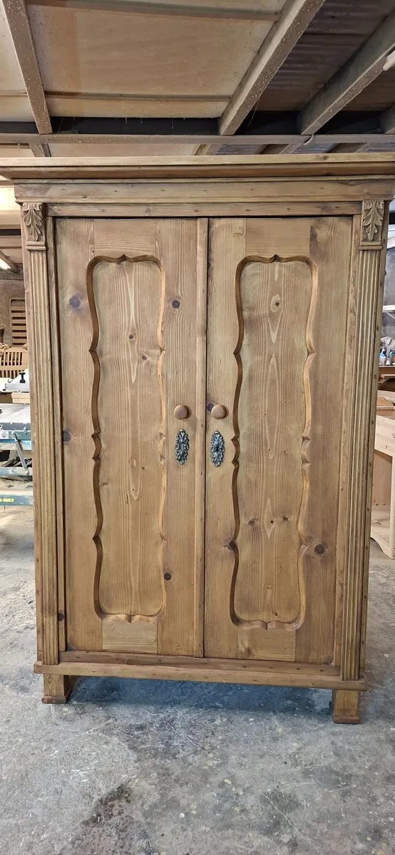 Vintage dutch pine wardrobe - Image 1