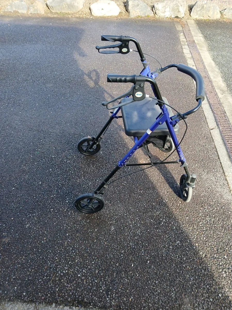 Four wheeled rollator with seat and handbrake. - Image 3