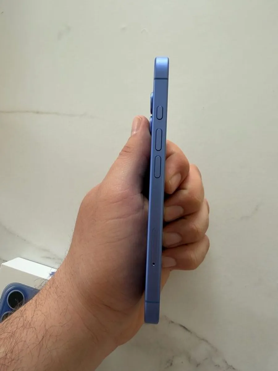 Apple iPhone 16 - Blue - Image 4