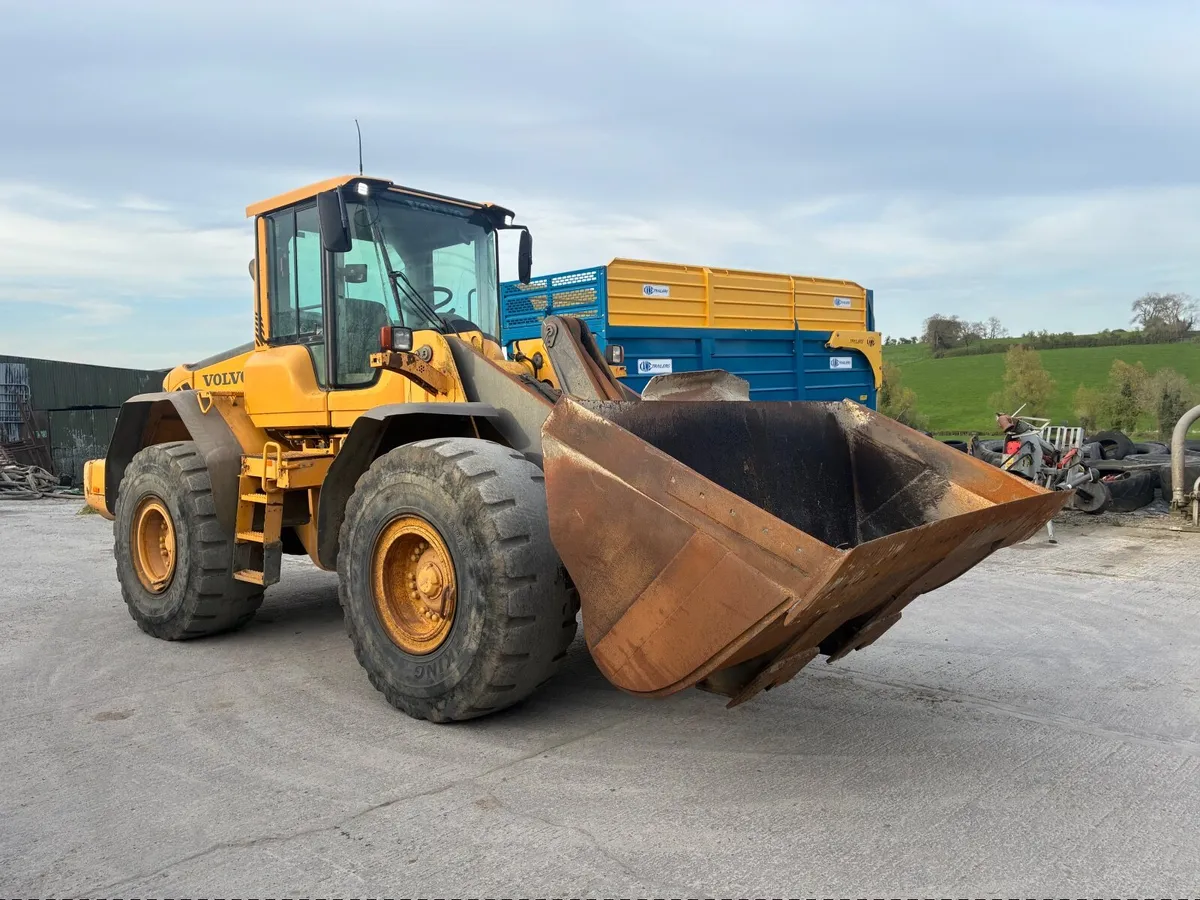 2008 Volvo L120F shovel - Image 1