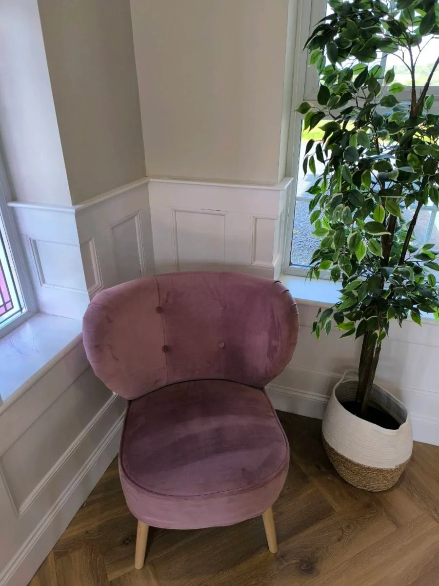 Accent chair - Image 1