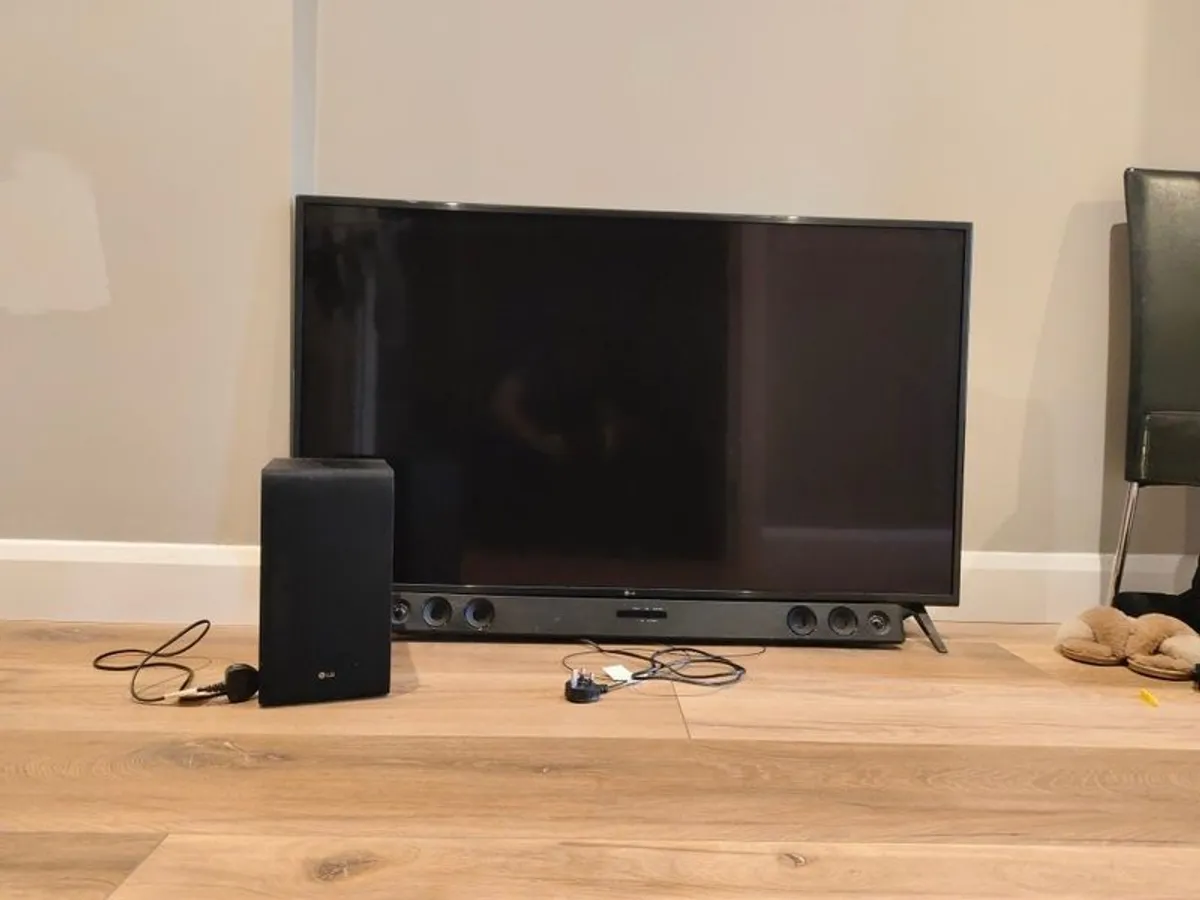 55 LG 4K Smart TV and Bluetooth Soundbar Dolby Audio Great Condition - Image 1