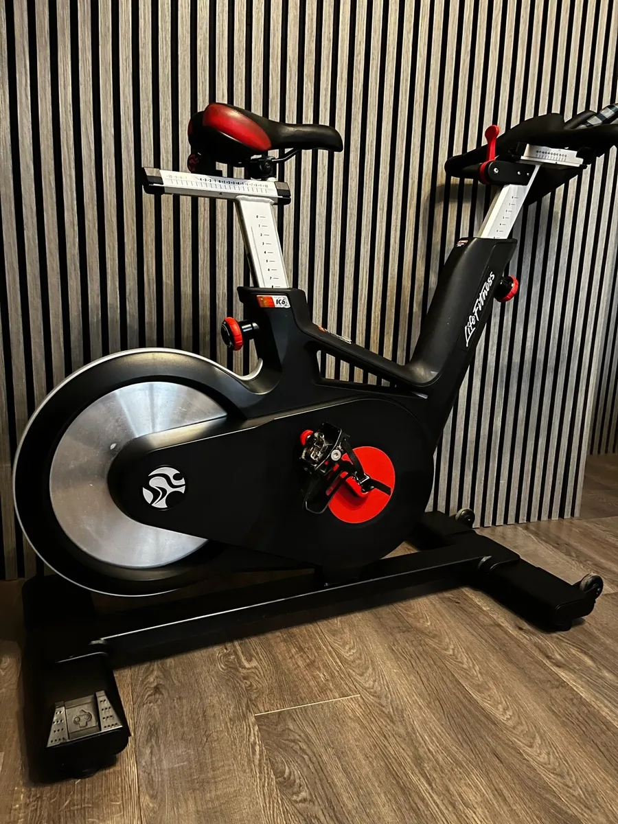 Life fitness iC6 spin bike - Image 1
