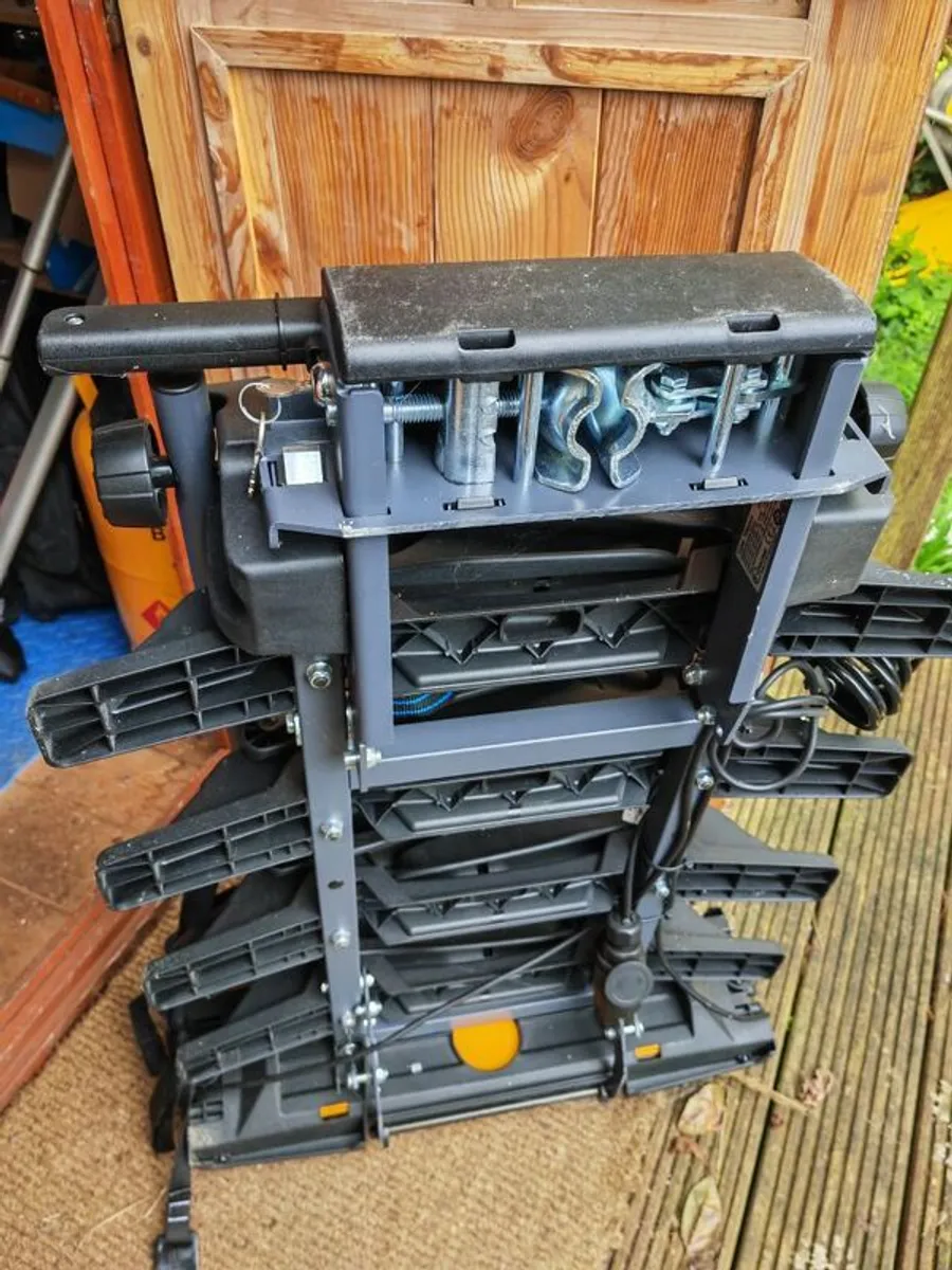 Peruzzo Pure Instinct Black Tow Bar Mounted Bike Rack - Image 3