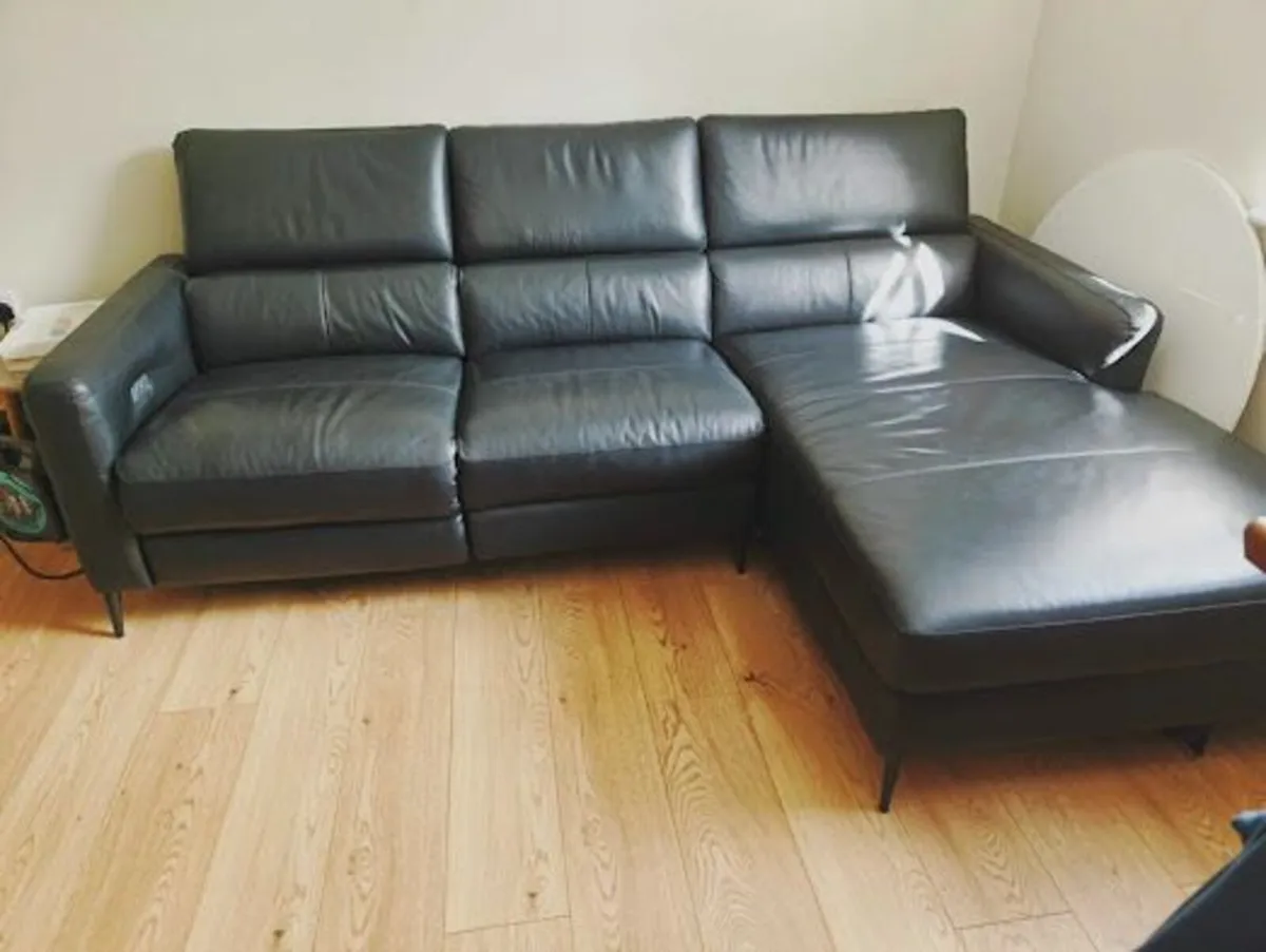 Leather recliner sofa - Image 1