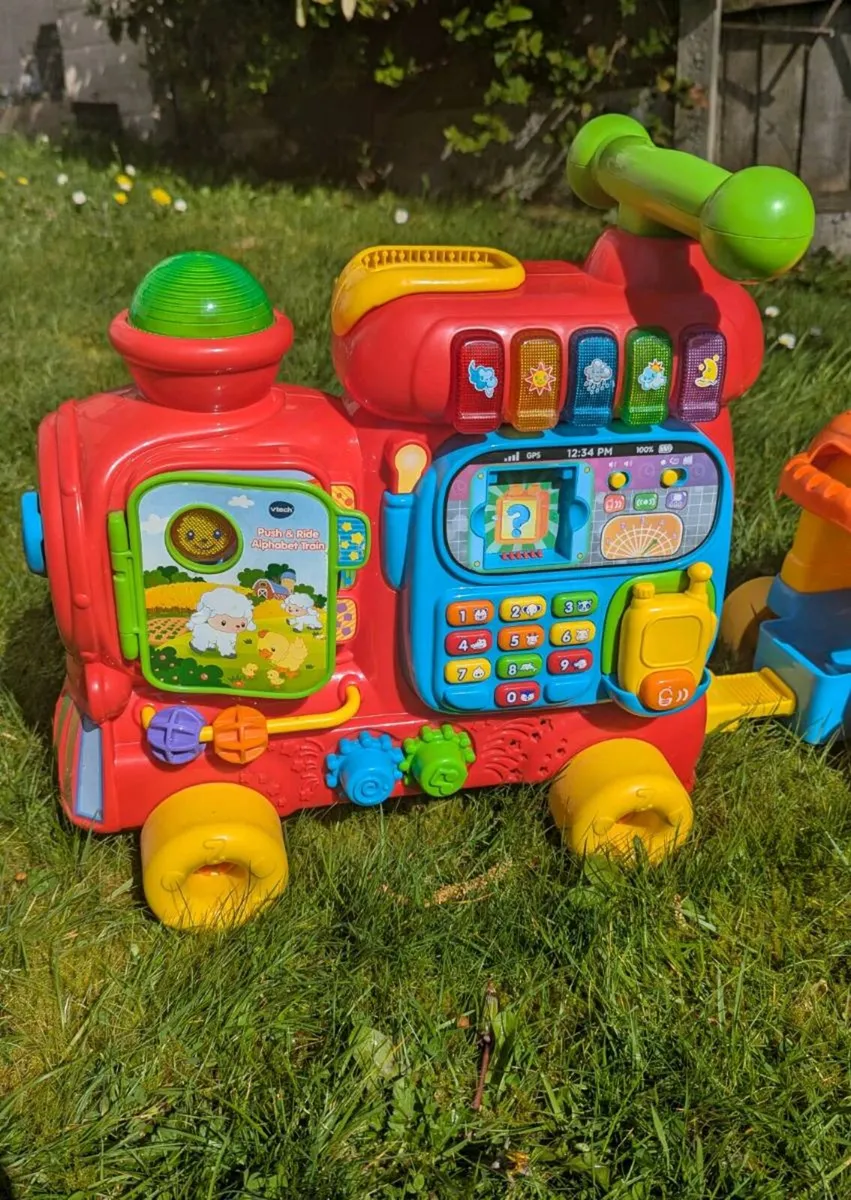 VTech Push & Ride Ultimate Alphabet Train - Image 2