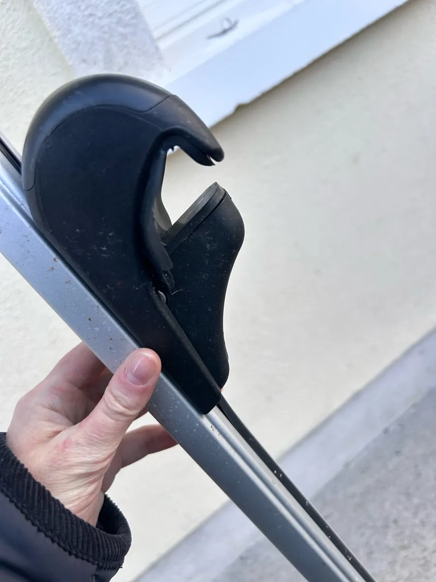 Roof bars for Seat Alhambra 2010 model on wards - Image 3