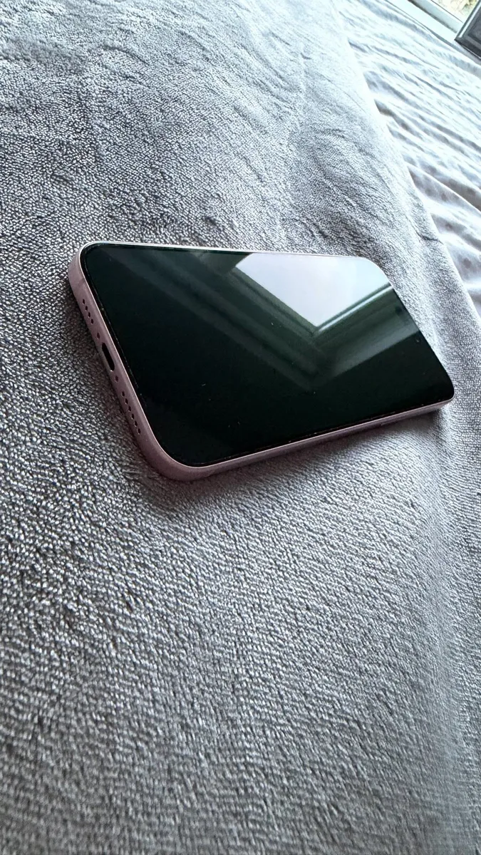 I PHONE 15 PLUS PINK UNLOCKED TO ANY NETWORK - Image 4
