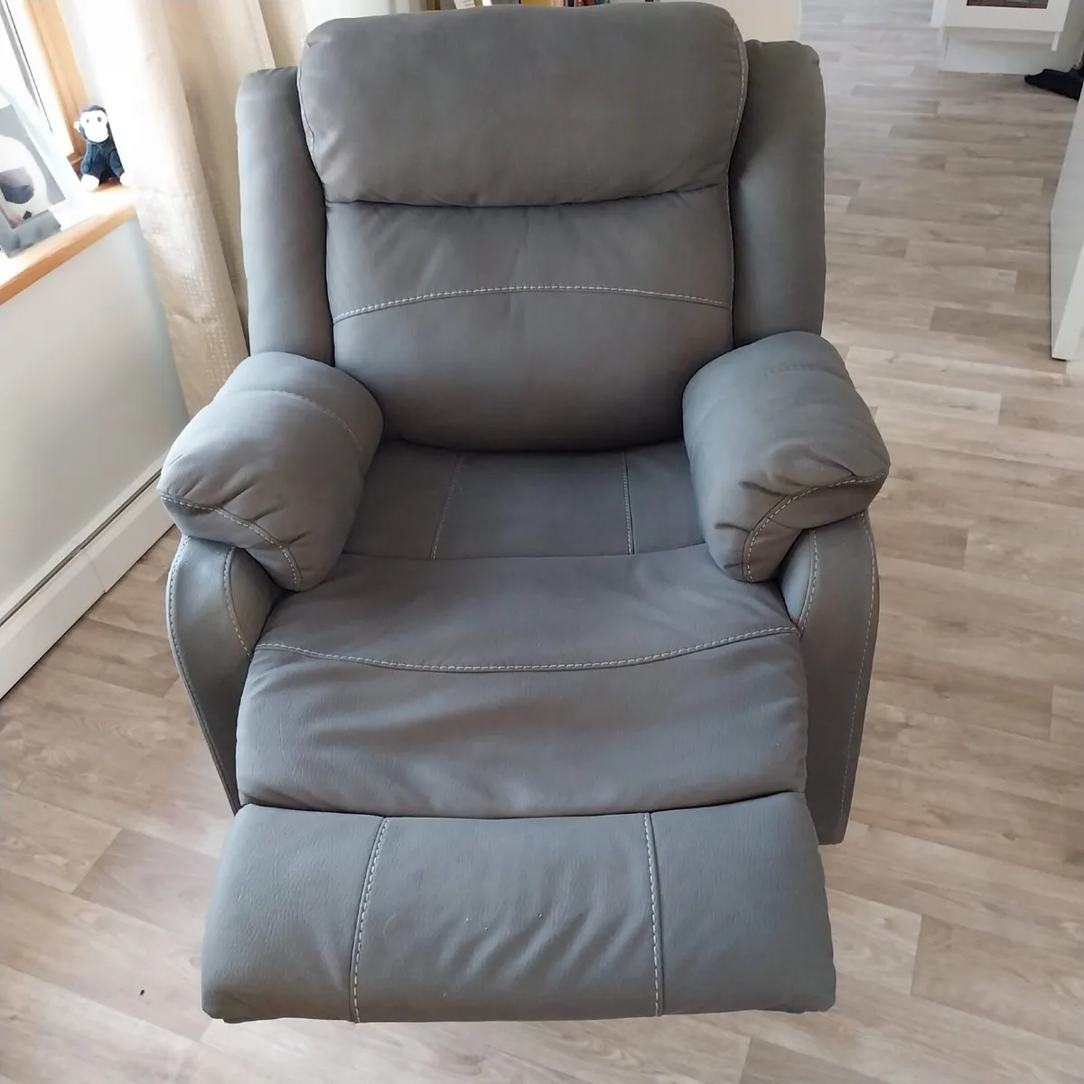 Recliner chair - Image 2