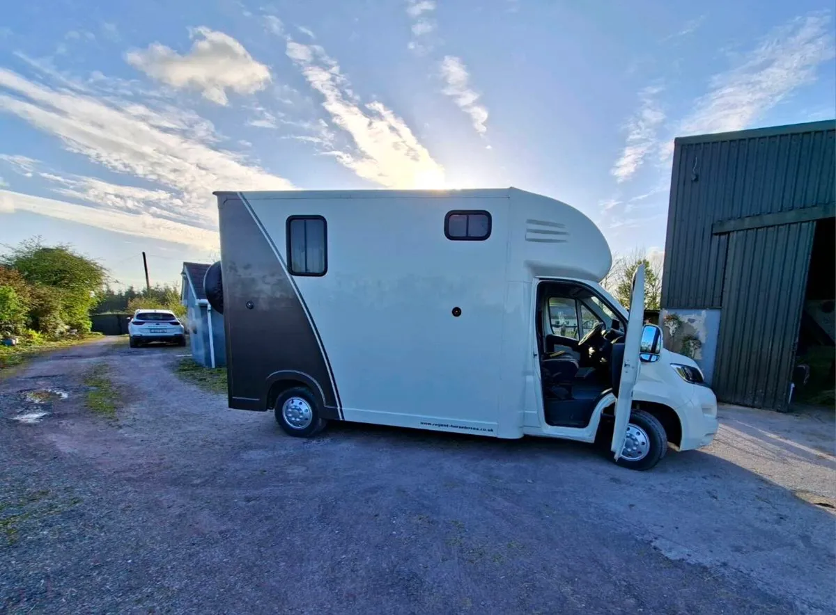 Horse Lorry - Image 1