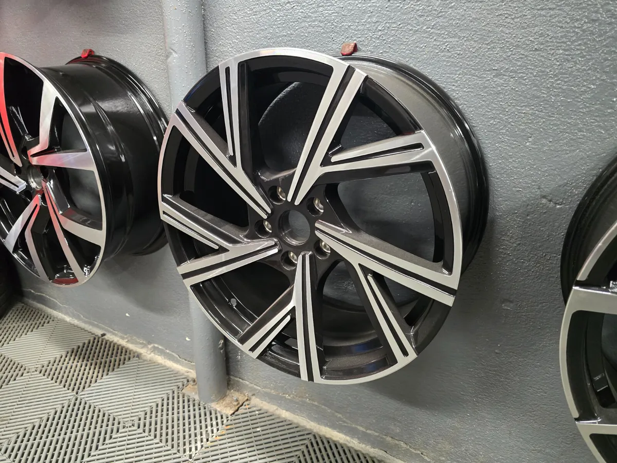 **Special** 18" Volkswagen Bergamo Style