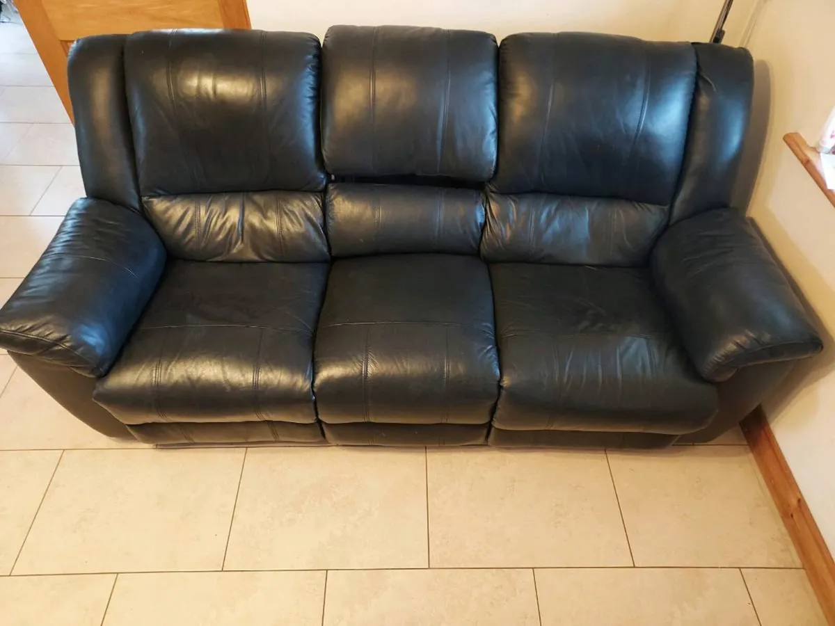 Leather couch - Image 1