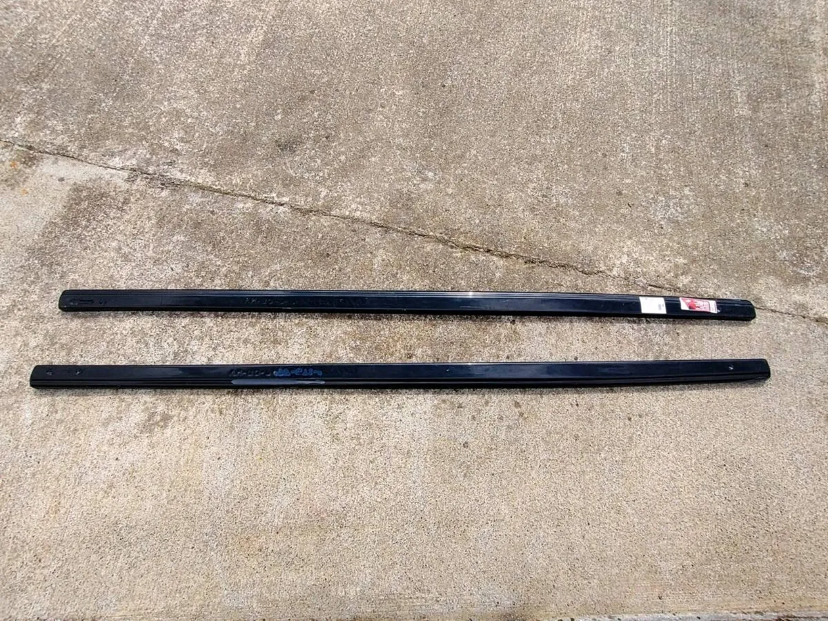 Maxton golf 7 GTI side skirts - Image 1