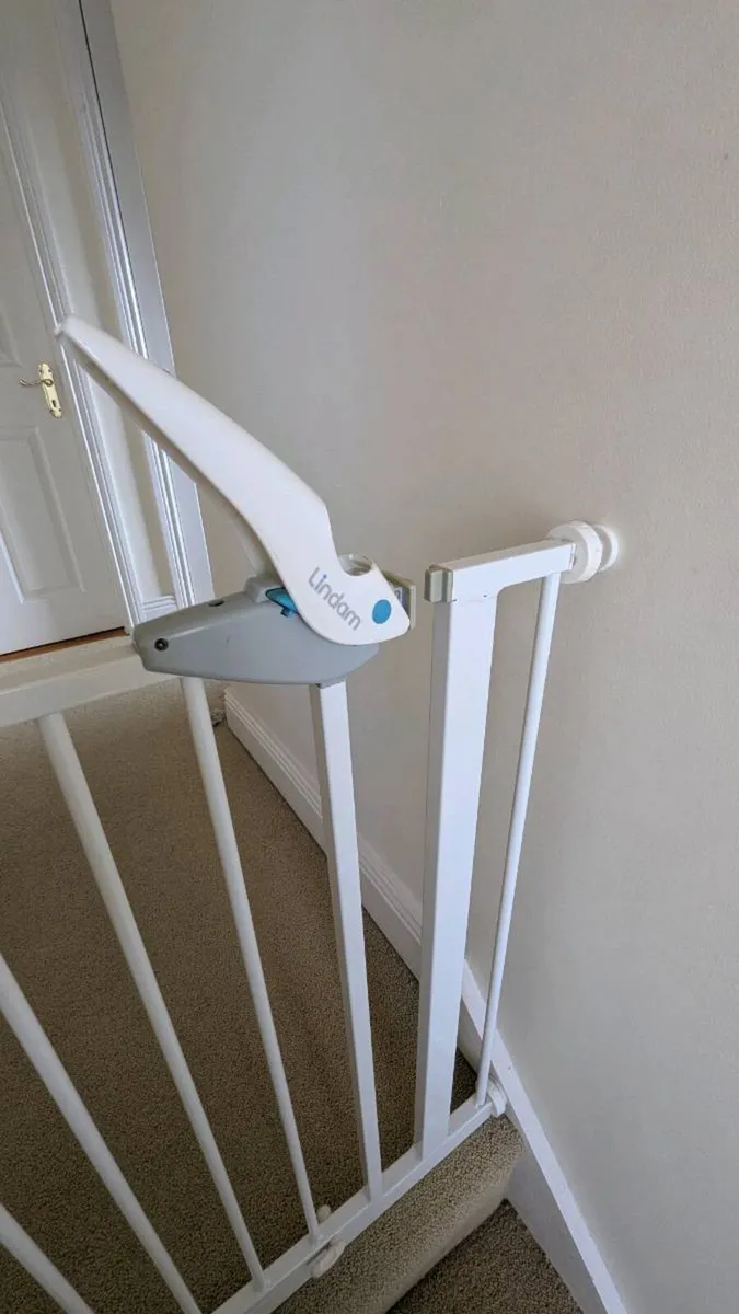 Lindam Baby / Pet Stair Gate, Fits 75 - 85cm - Image 4